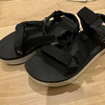 teva 여성용 통굽 샌들