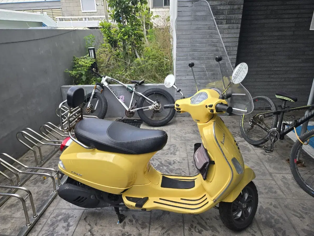 Vespa LX125 2022 model, 9000 km