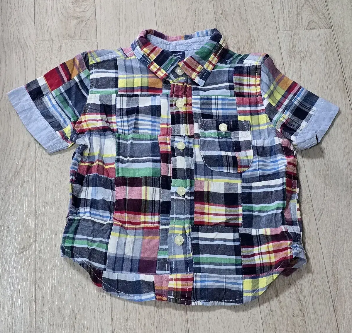 Worn 2-3 times) Gap Baby Shirt 2y