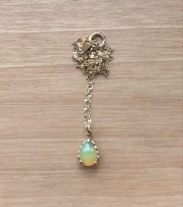 오팔 목걸이