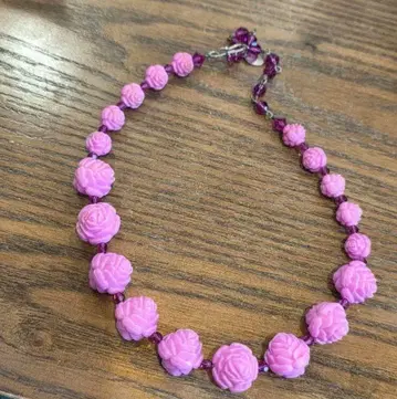 타리나 타란티노 로즈 목걸이