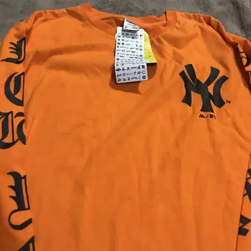 오렌지 NY 로고 긴팔 티셔츠 M 사이즈