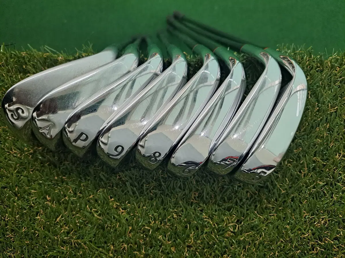 Fourteen Graphite Iron Set