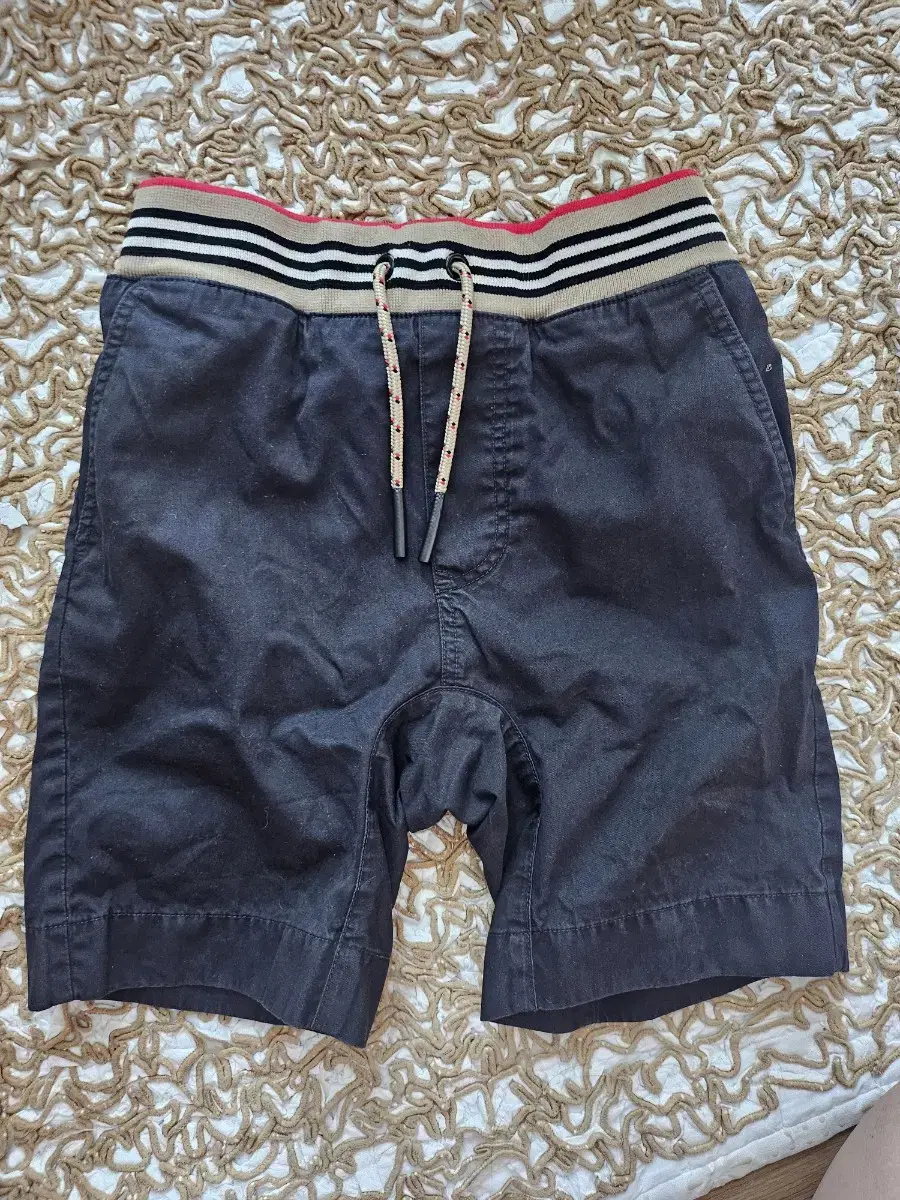 Burberry yooa shorts (genuine)