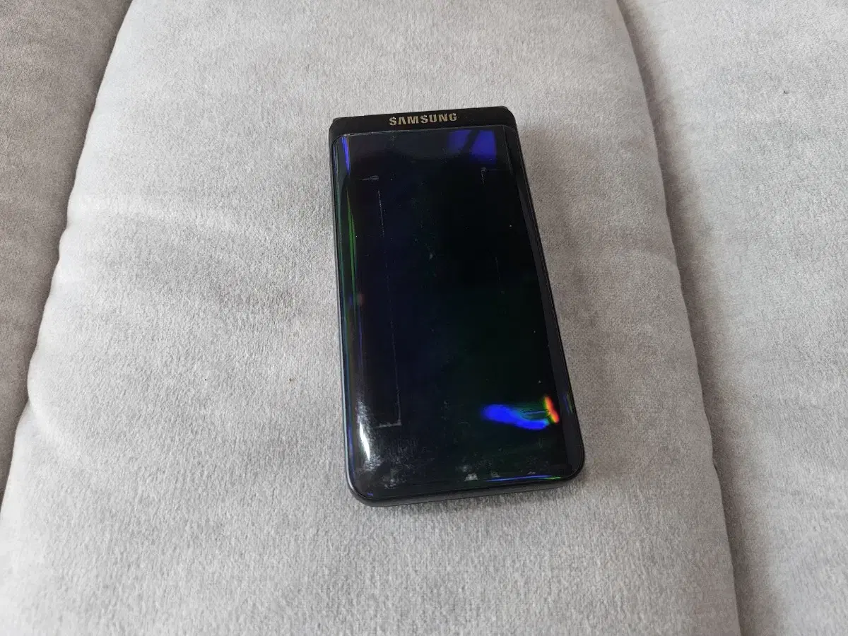 Samsung Galaxy Folder 2 32G Black Grade A with original protective film attached