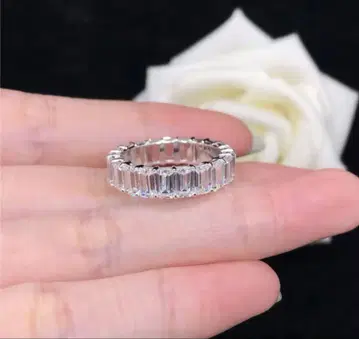 플라티나 950 다이아몬드 0.5ct 에메랄드 컷 풀 이터니티 반지