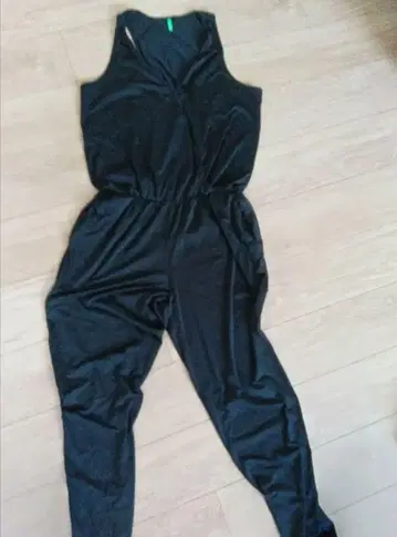 베네통 블랙 광택 올인원