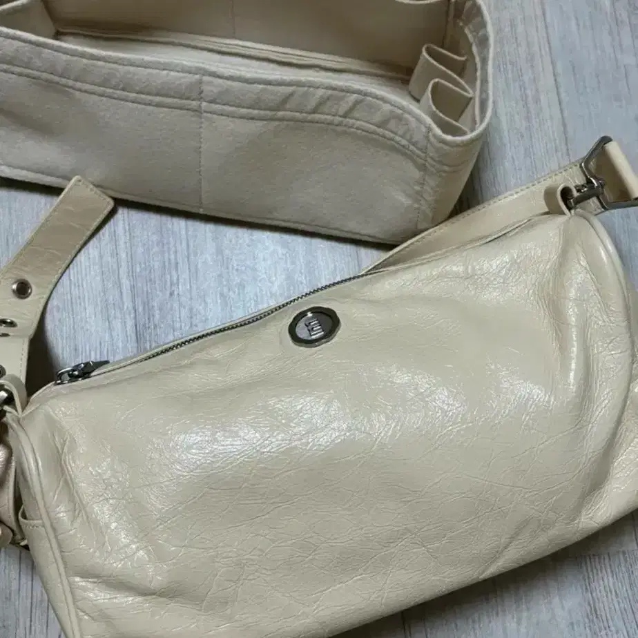 minitmute】Brett Micro Mu Ivory minitmute Brett Bag Mu Ivory