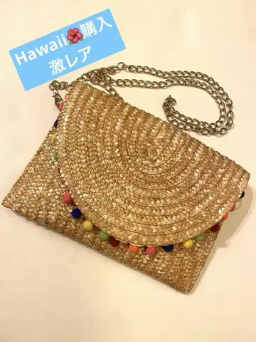Hawaii에서 구매한 베이지 스트로우 클러치백 폼폼 포함