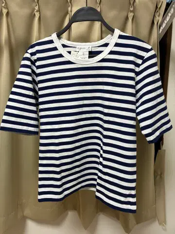 애니에스 베이 티셔츠