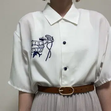 네이비 자수 레트로 반팔 화이트 화이트 셔츠
