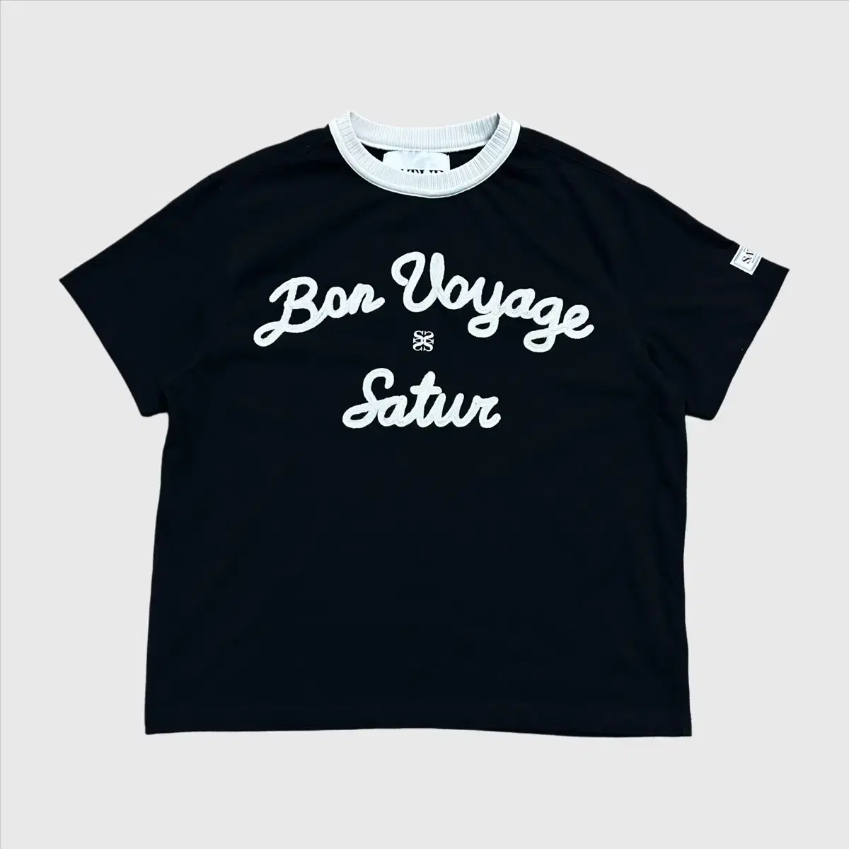 SATUR | 세터 (L) Satur Voyage Logo Black Short Sleeve T