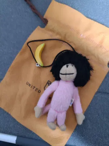 유나이티드 애로우즈 몽키 스트랩 아프로 몽키 핑크