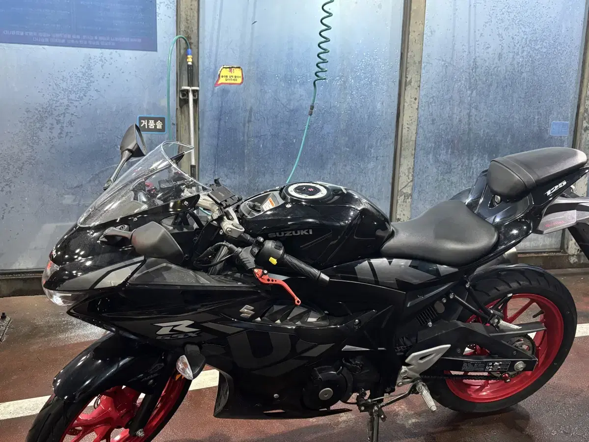 Selling Suzuki GSXR125