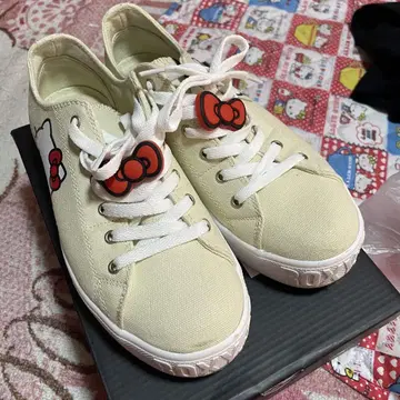 헬로키티 스니커즈 25cm