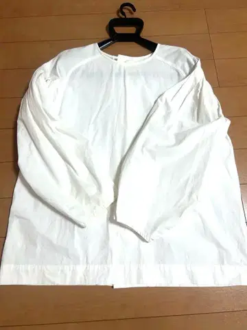 CADUNE 카듀네 가와카미 모코코 콜라보 화이트 퍼프 슬리브 셔츠 펄