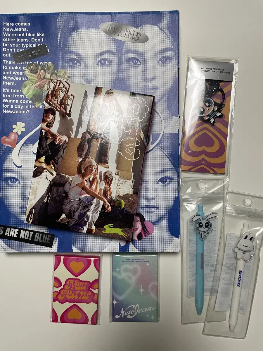 뉴진스 키링 펜 포카 앨범 팝니다