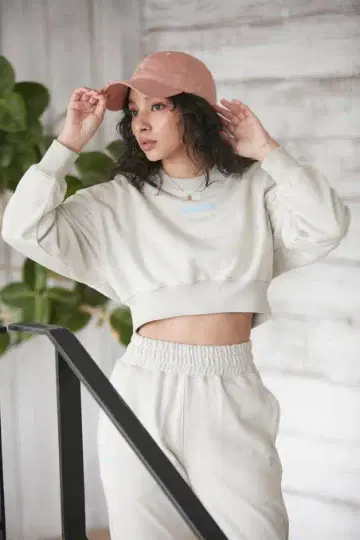 택 포함 새상품 맨투맨 크롭 길이