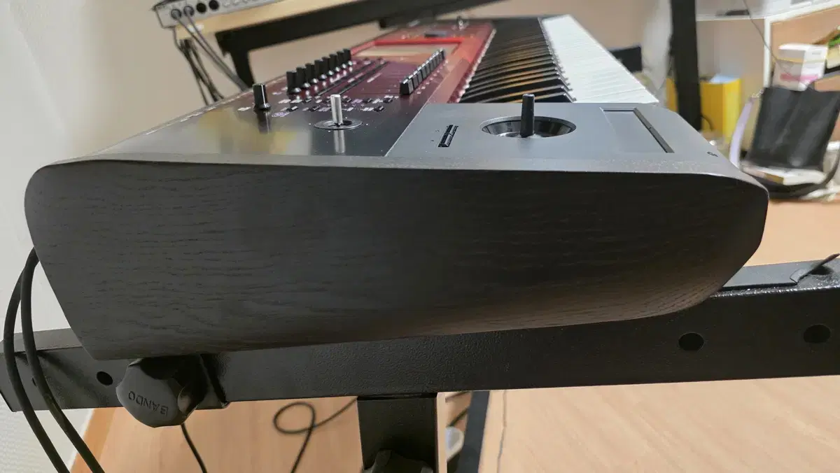 Korg Kronos2 61SE 상태 A급 판매합니다