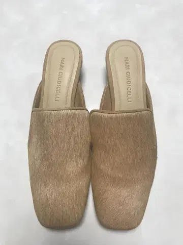 MARI GUIDICELLI 베이지 배꼽 뮬 24cm