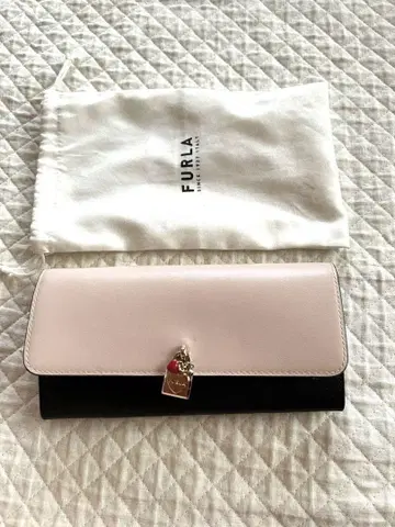 FURLA 두겹 지갑 핑크 블랙 하트 참 장식