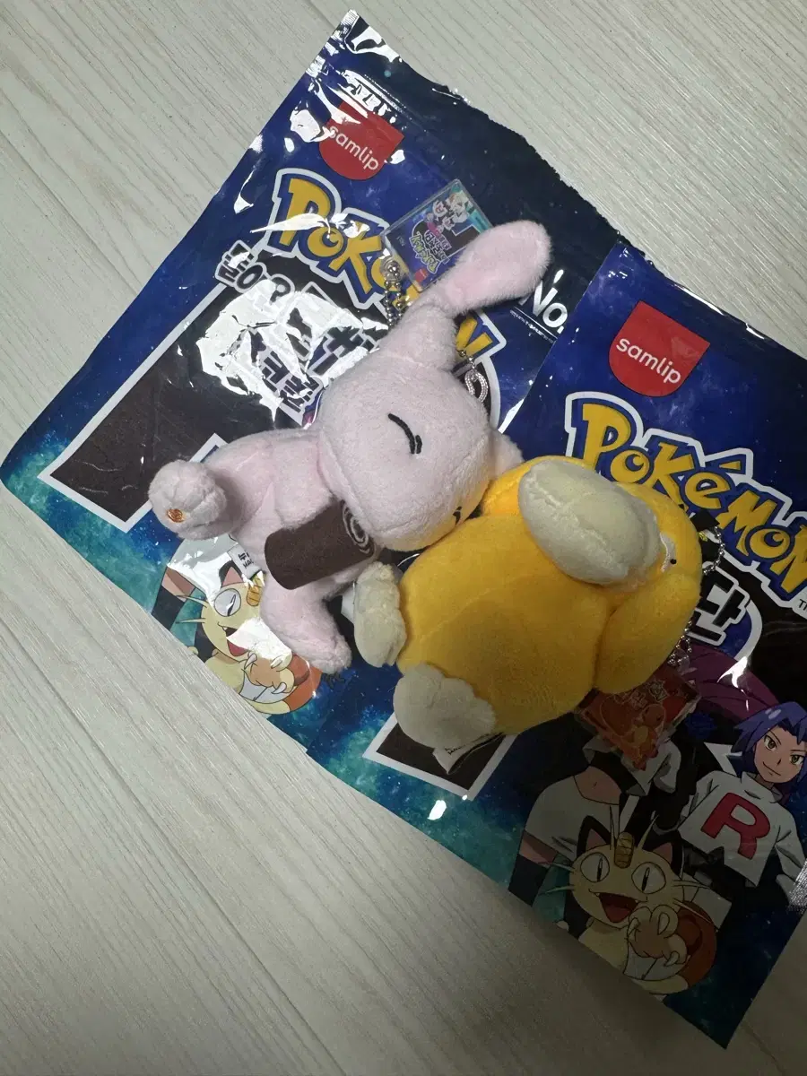 Pokemon Team Rocket keyrings 2 in bulk (Golduck+Mewtwo)