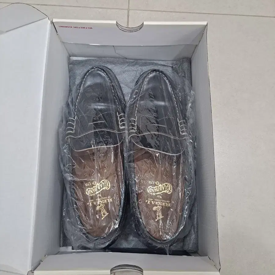 글래드핸드 X 리갈 코인 로퍼 270 판매