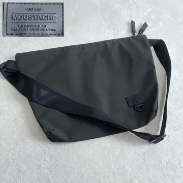 MOUSTACHE 머스타쉬 숄더백 나일론 조절 가능 카키