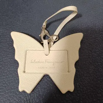 페라가모 백 참 네임택 레어