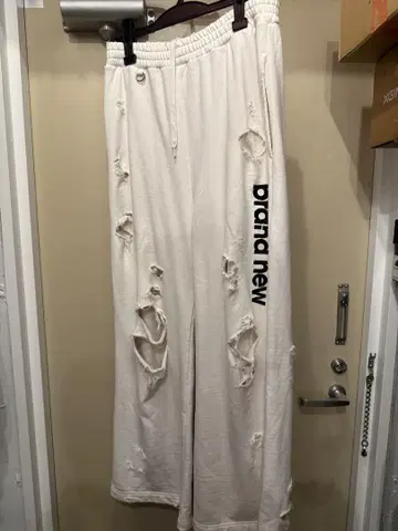 더블렛 23ss DESTROYED SWEAT PANTS white