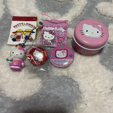 헬로키티 키링 배지 세트