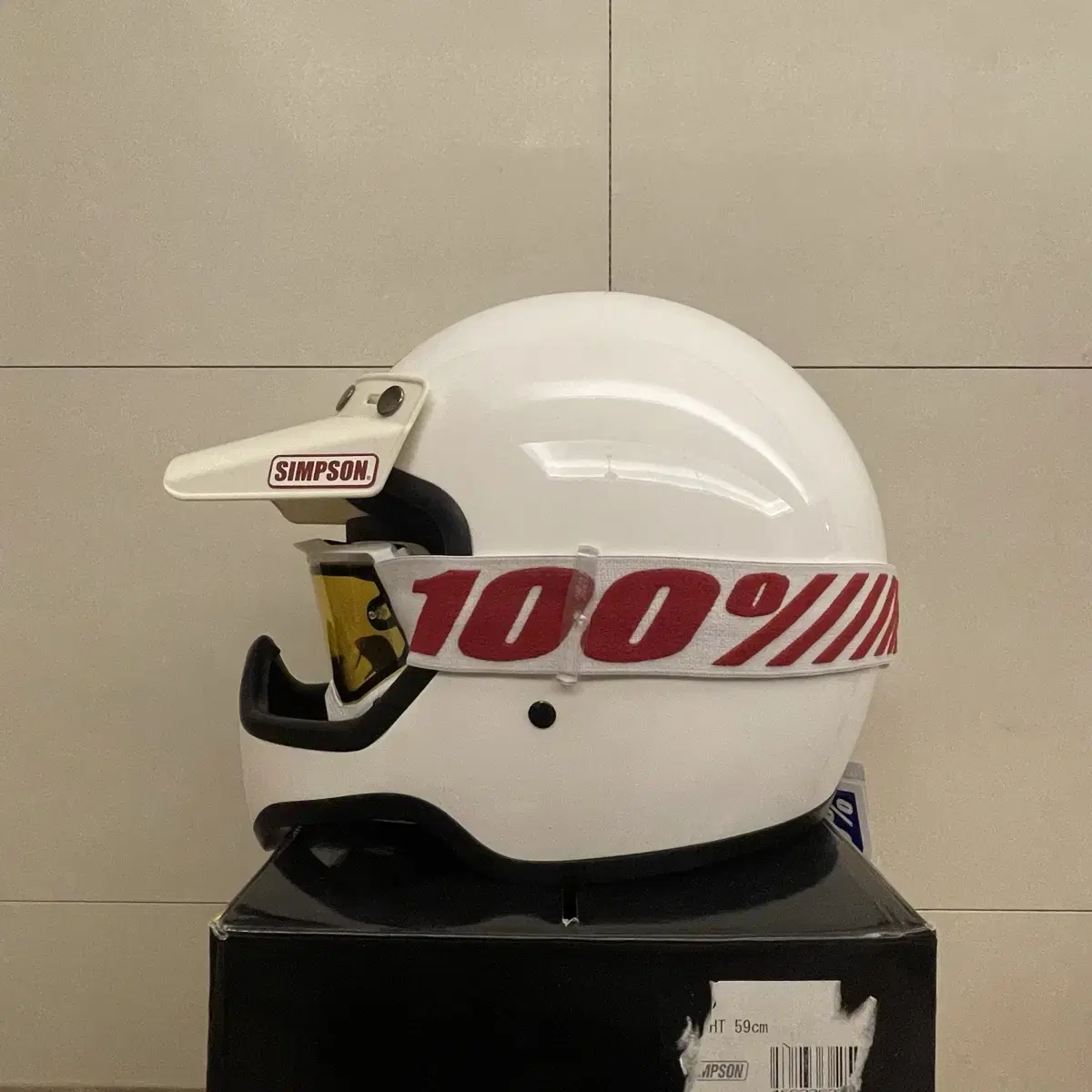 Selling Simpson M50 white helmet.