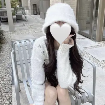 르미니옹 화이트 니트