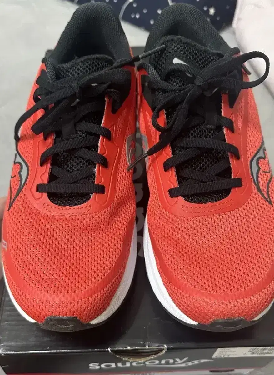(265) Saucony Axon 3 size 265