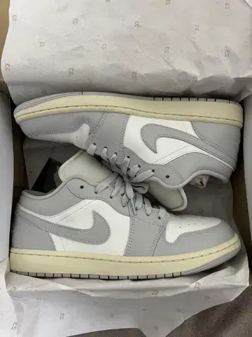 WMNS AIR JORDAN 1 LOW 그레이