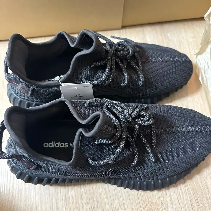 아디다스 이지 부스트 350 V2 블랙 - 논리플렉티브 265