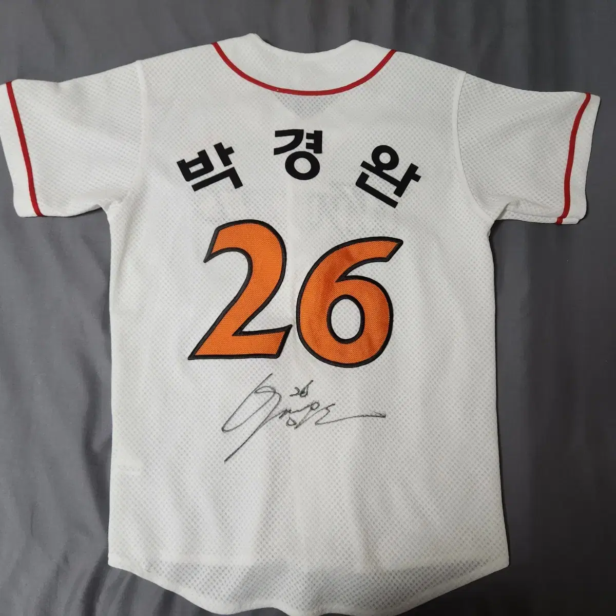 SK Wyverns Park Kyung-wan Autographed Uniform (85) on