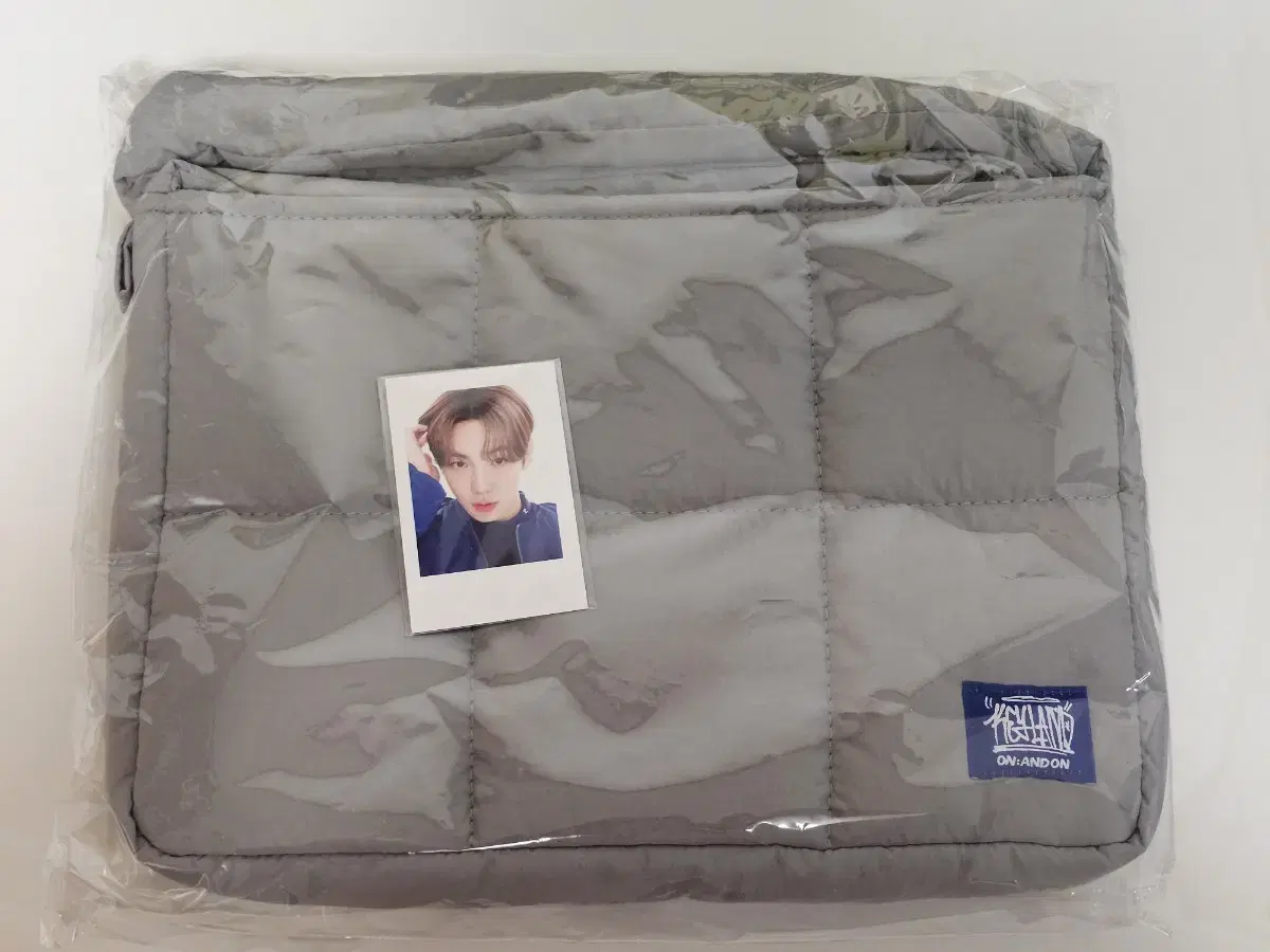 샤이니 키 키랜드 온앤온 패딩 가방 굿즈(포카O)