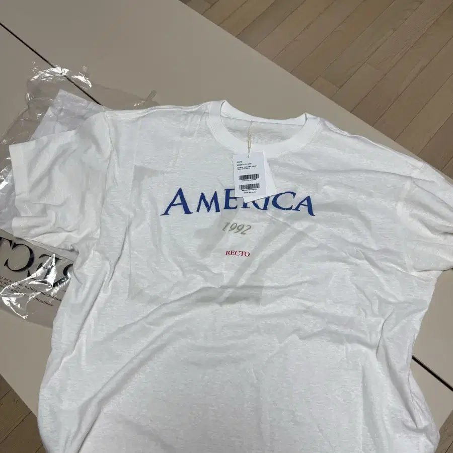 値下げ！美品RECTO 25SS AMERICA 1992 Tシャツ　韓国 値下げ！美品RECTO 25SS AMERICA 1992 Tシャツ 韓国