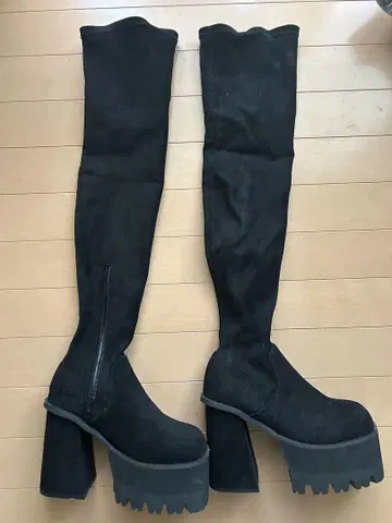 블랙 통굽 니하이 부츠