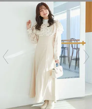 허리가 잘록한 오프숄더 원피스