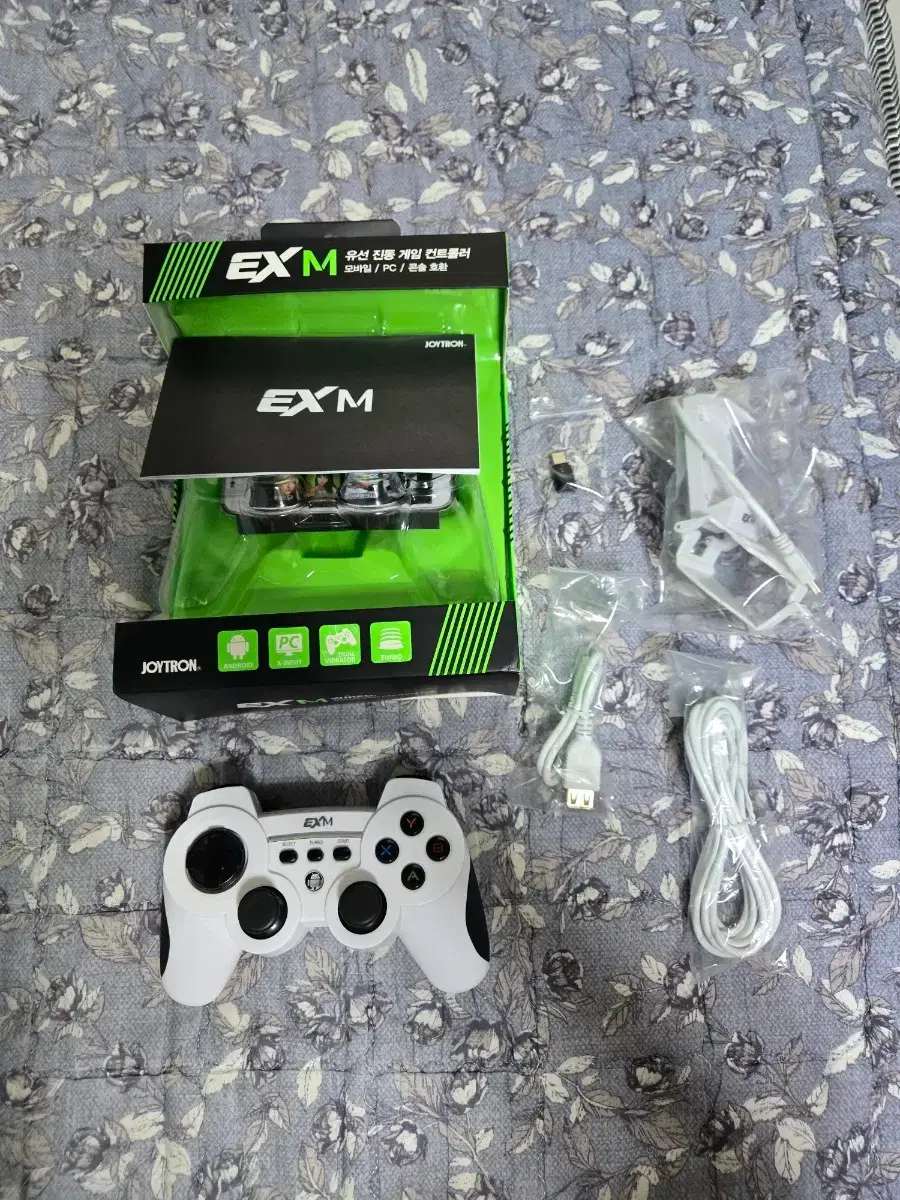 조이트론 EX M 유선 게임패드 팝니다