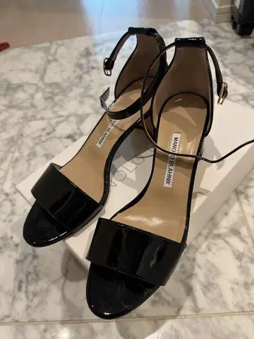 새상품급 마놀로 블라닉 샌들 청키 38 블랙 검정 에나멜