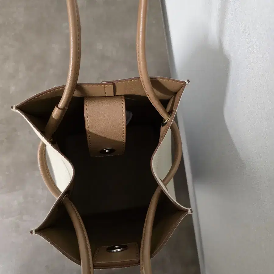 KUHO | 구호 KUHO Canvas Bucket Bag on Bunjang Global Site.