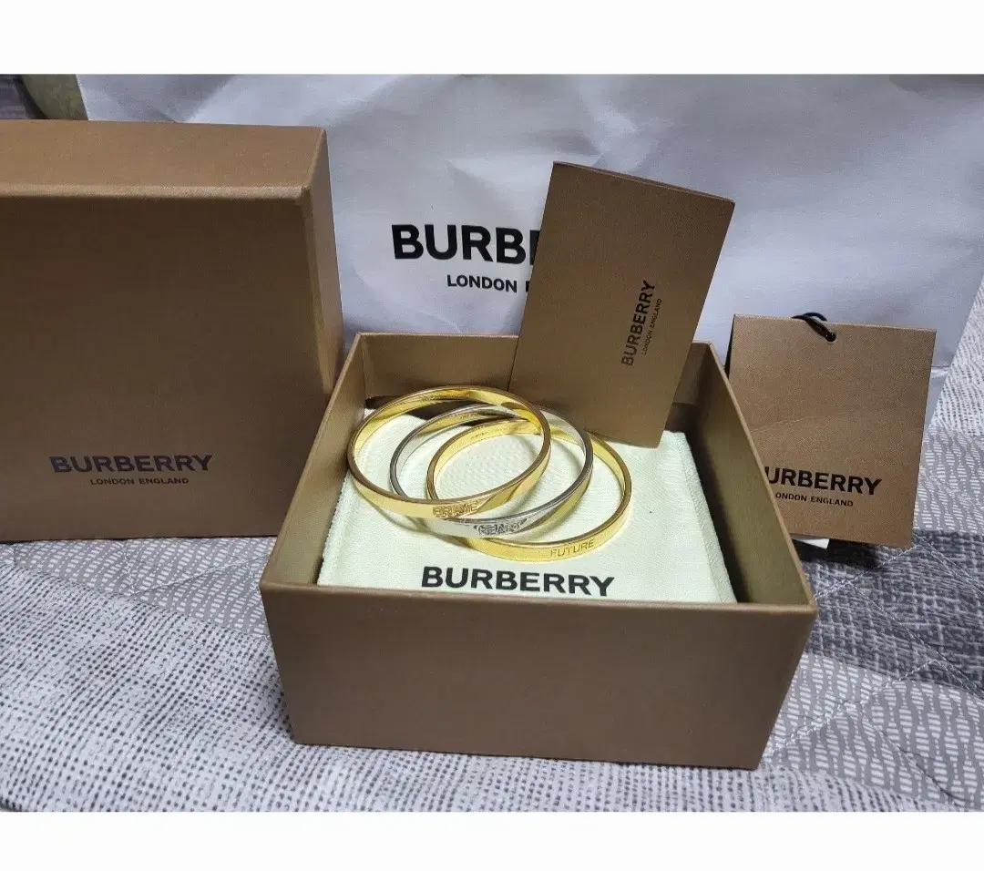 Burberry Women's Bracelet Set