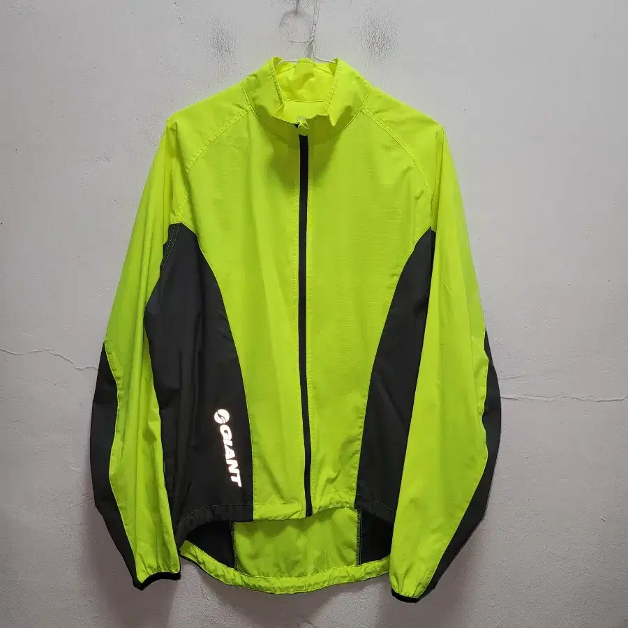 GIANT | 자이언트 Giant Ultralight Reflective Windbreaker on Bunjang Global Site.