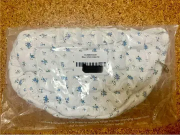 carlyn 플라워 코지 숄더백 블루