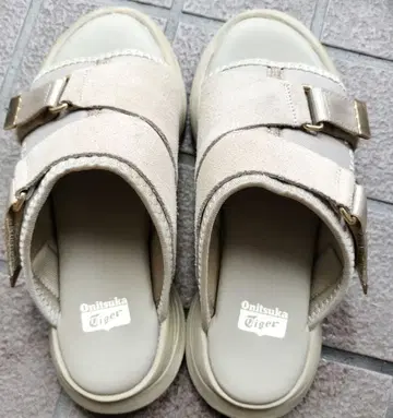 오니츠카타이거 샌들 23