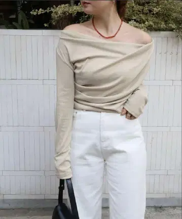 오프숄더 롱 슬리브 티셔츠