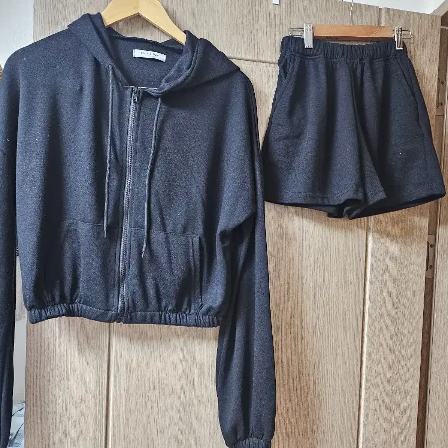 Letter From Moon Andy Flower Waffle Hoodie Zip-Up Shorts Set